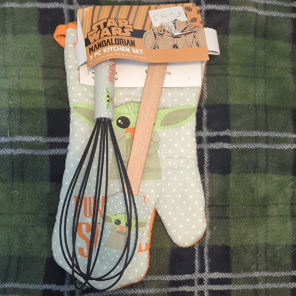 Star Wars Mandalorian Green and Orange Kitchen Set